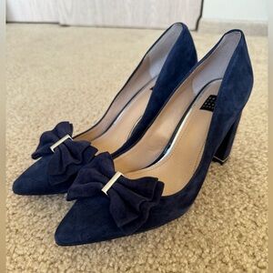 White House Black Market Navy Blue Suede Bow-Embellished Block Heels Size 6.5